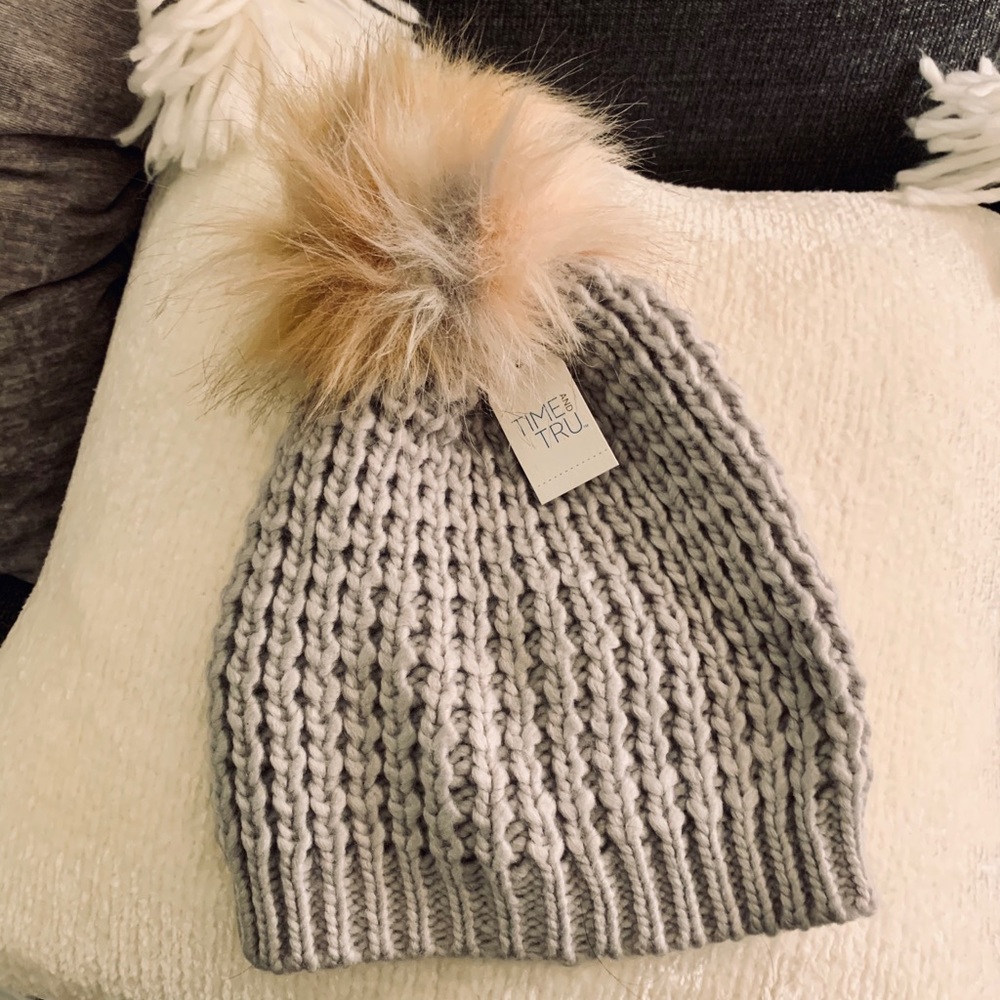 NWT TIME AND TRU Gray Knit BEANIE